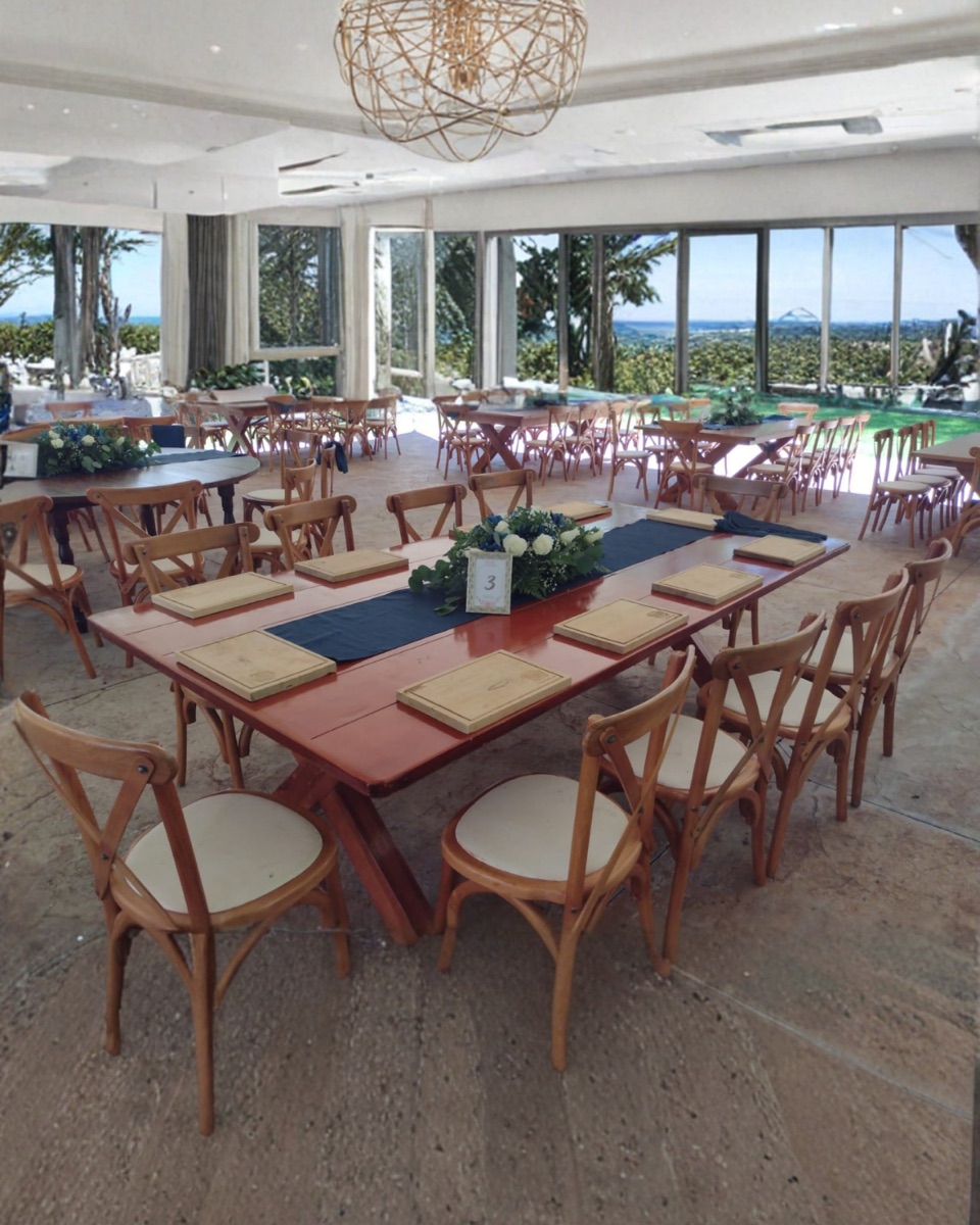 Mesa imperial con vista al jardín